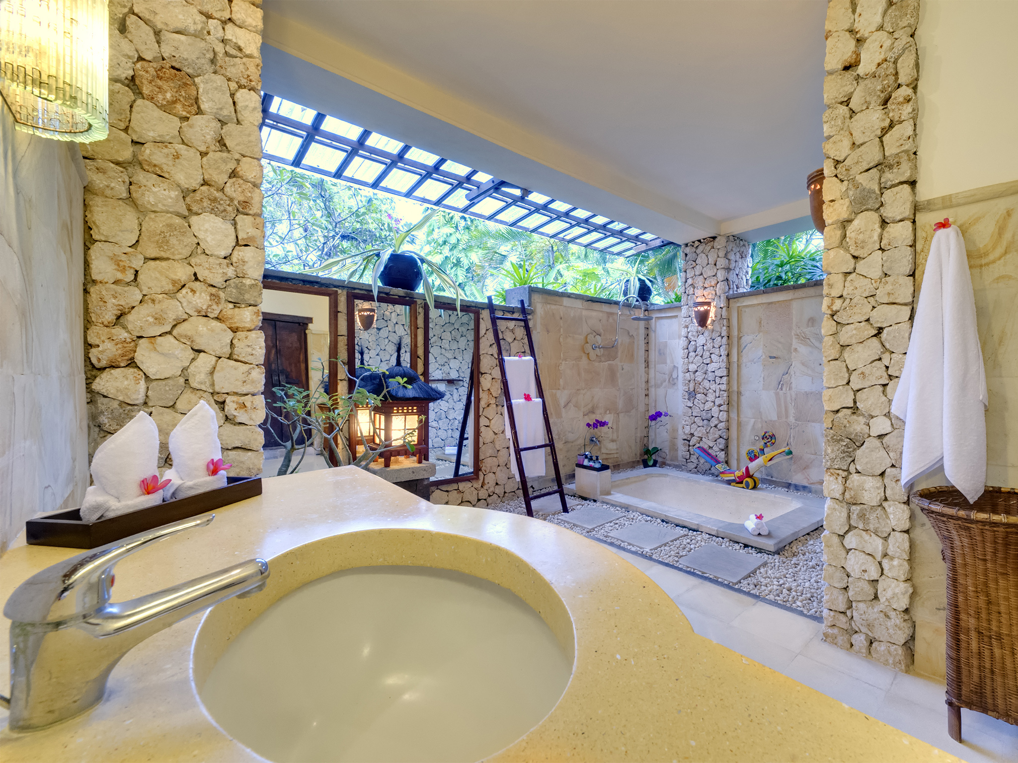 Villa Sungai Tinggi - Guest bathroom 2 - Sungai Tinggi Beach Villa, Canggu, Bali